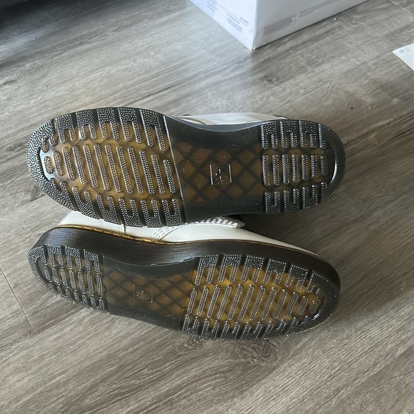 DR. MARTENS BOOTS SHOES SIZE 8 US L 7 US M BRAND NEW - Picture 6 of 7